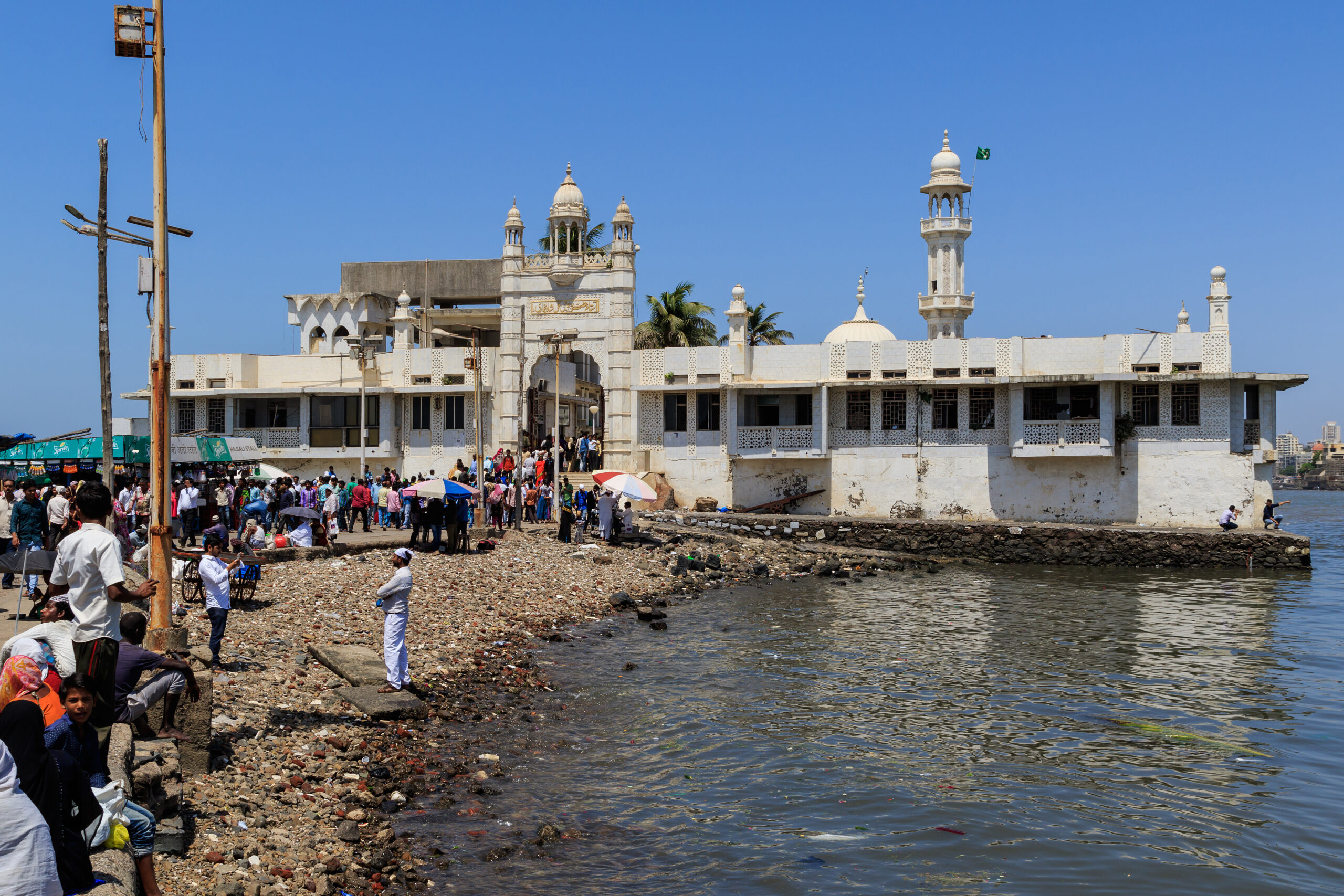 Haji Ali Dargah in Mumbai: History, Timings, and Location