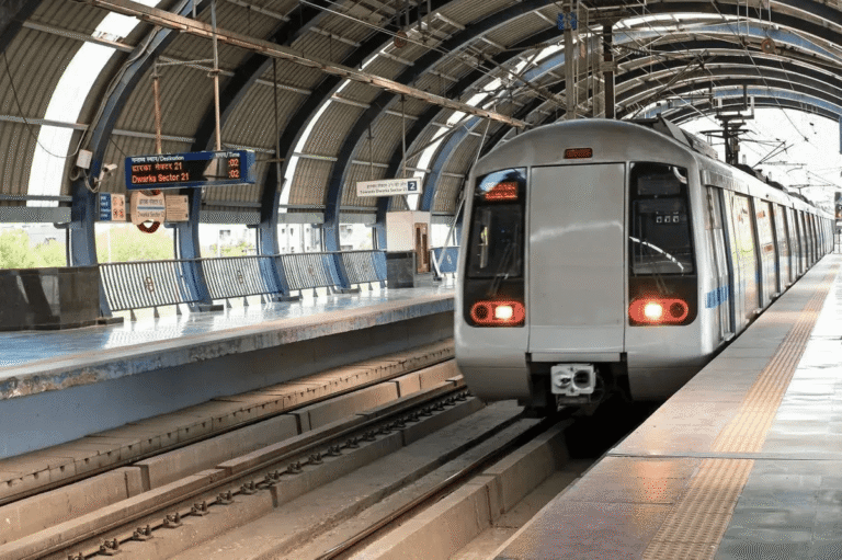 What is the nearest metro station to the New Delhi Railway Station?